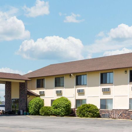 Hotel Super 8 By Wyndham Perry Ia Esterno foto