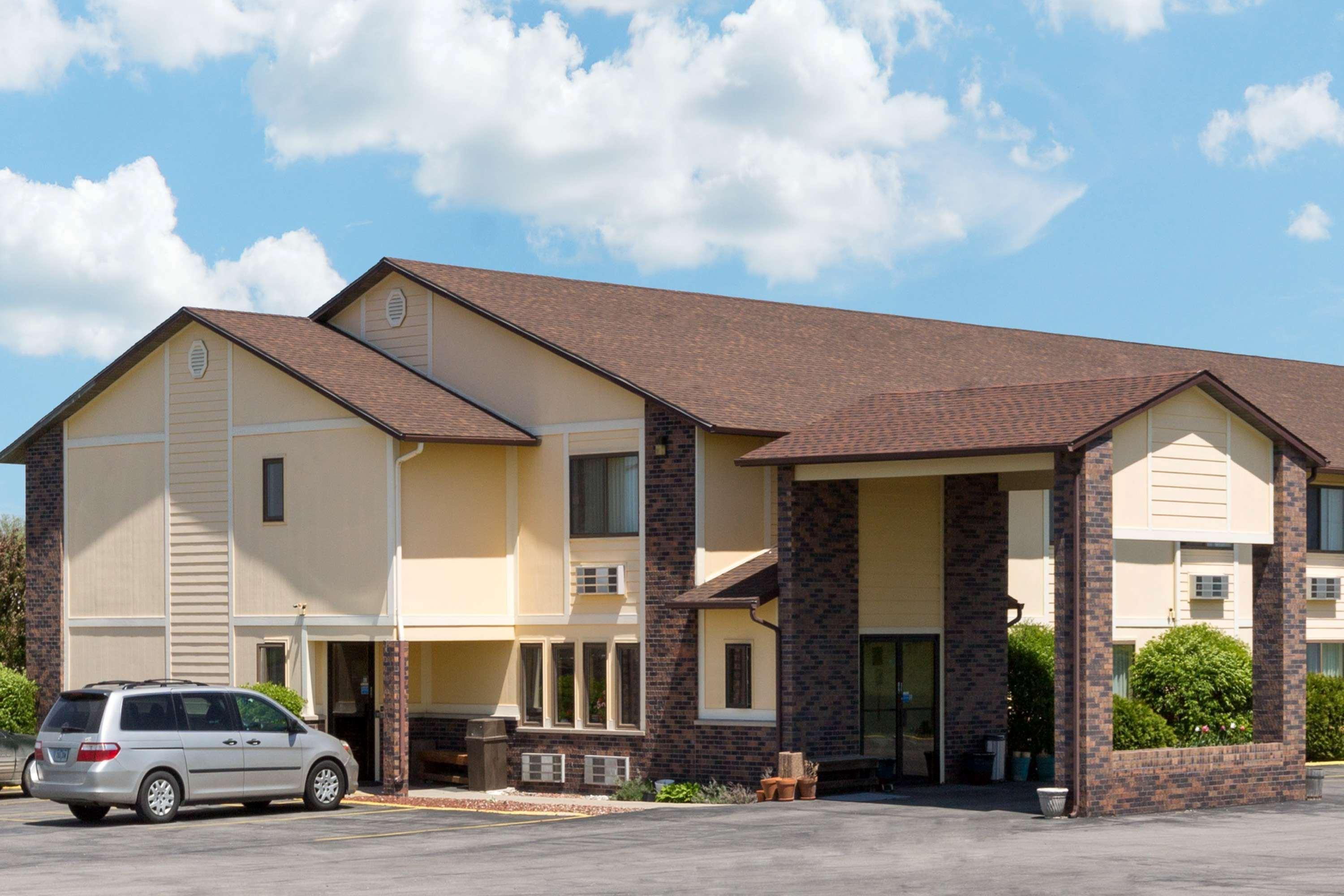 Hotel Super 8 By Wyndham Perry Ia Esterno foto