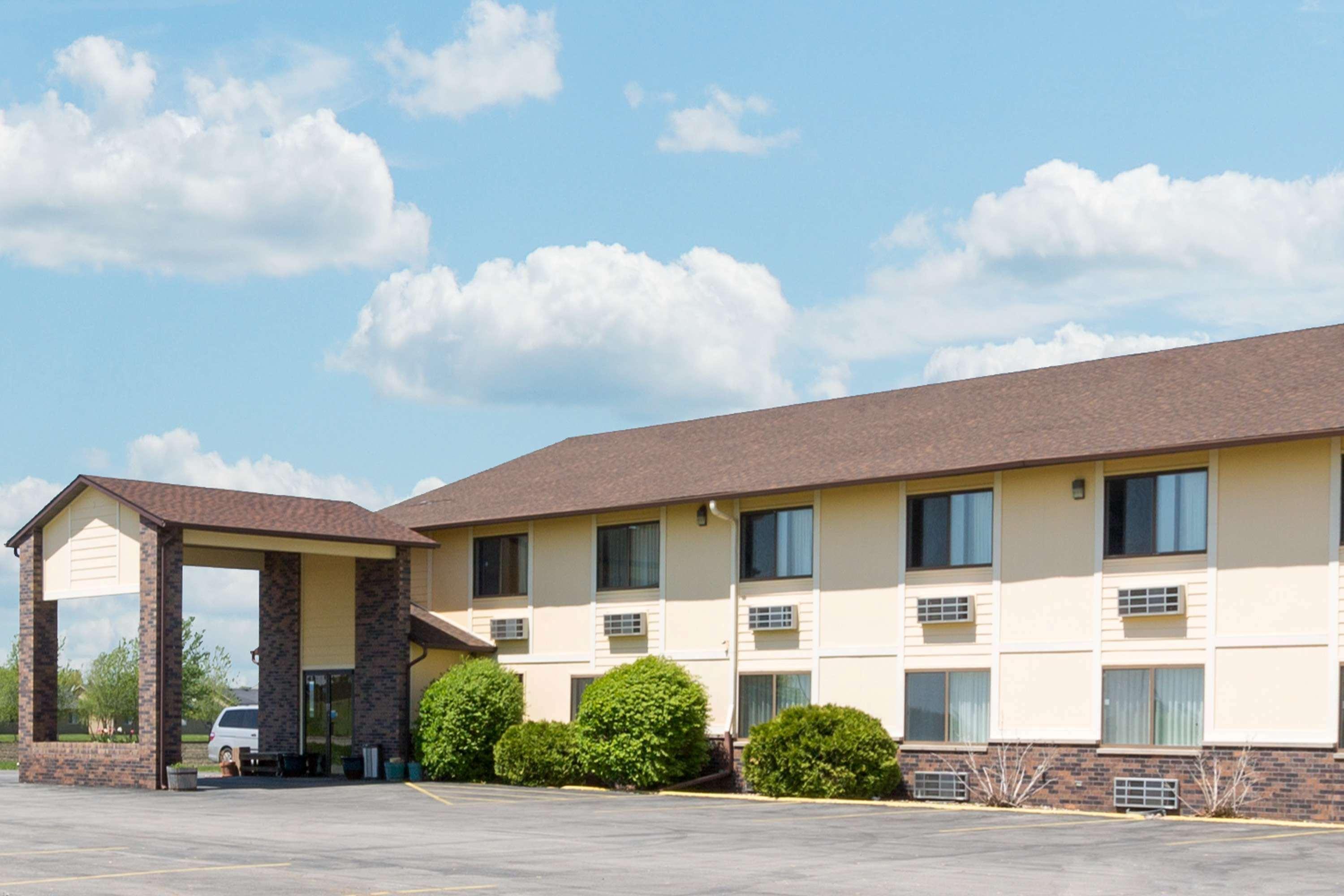 Hotel Super 8 By Wyndham Perry Ia Esterno foto