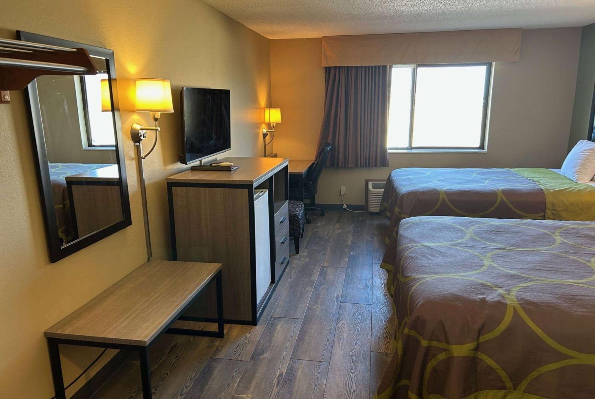 Hotel Super 8 By Wyndham Perry Ia Esterno foto