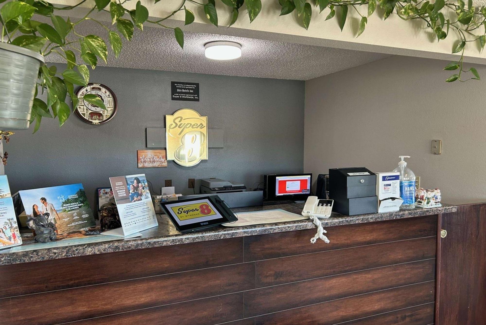 Hotel Super 8 By Wyndham Perry Ia Esterno foto