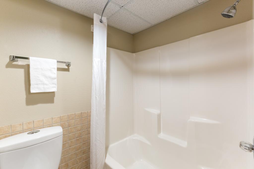 Hotel Super 8 By Wyndham Perry Ia Esterno foto