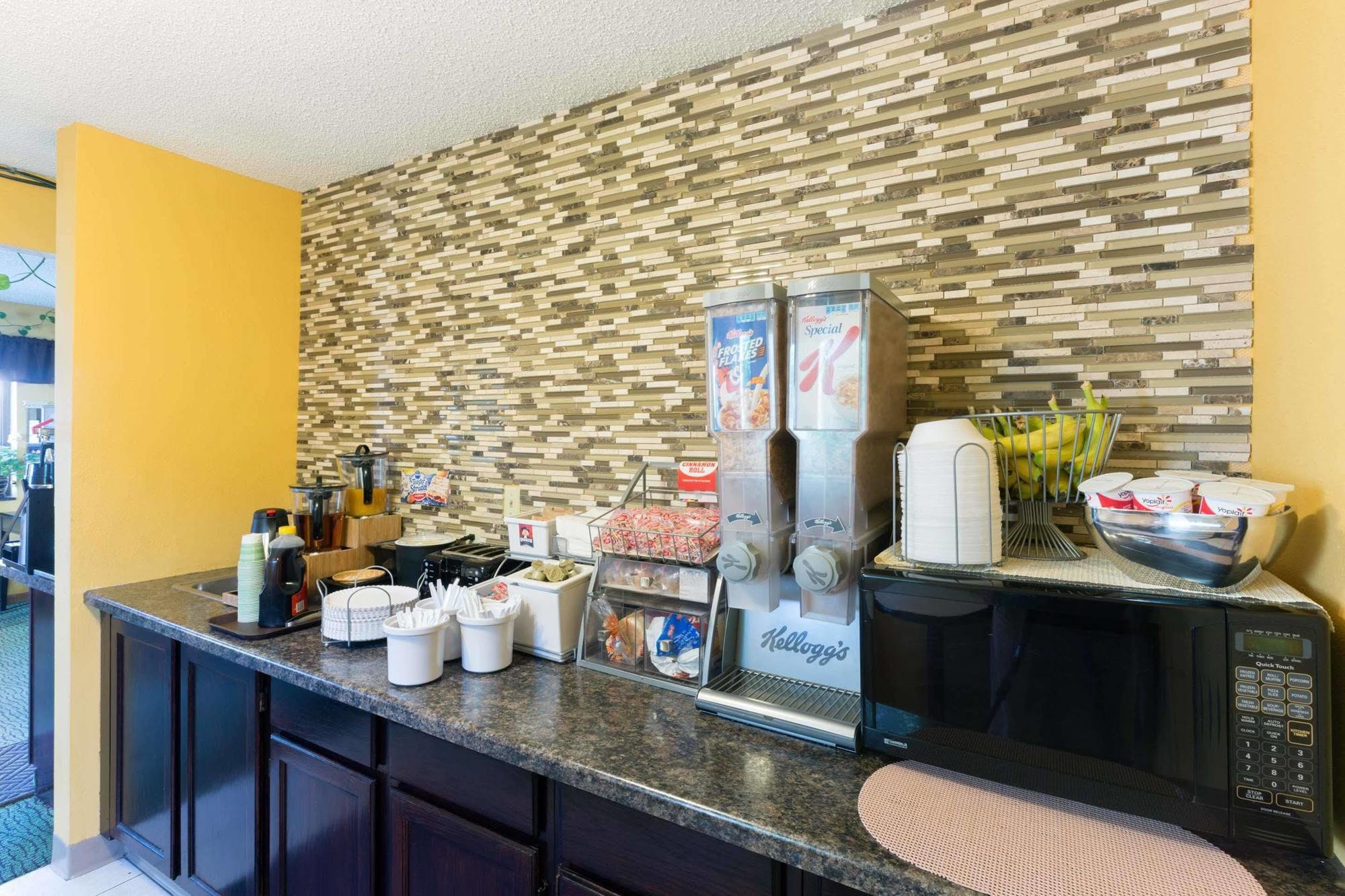 Hotel Super 8 By Wyndham Perry Ia Esterno foto